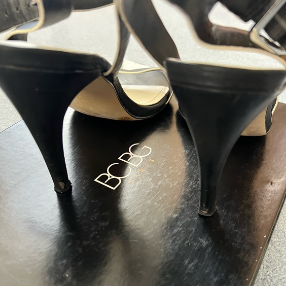 BCBG black leather heels - 8.5 - Picture 3 of 4